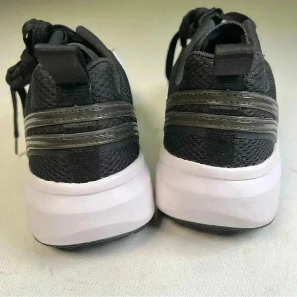 VEJA
WOMEN'S CONDOR 2 ALVEOMESH BLACK WHITE
$195.00 Sz 8 like new - Picture 4 of 12